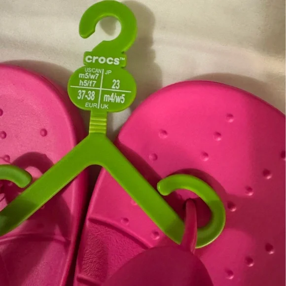 CROCS Bright Pink Flip Flops💕cute comfy and oh so cool!see photos for details - Picture 6 of 7